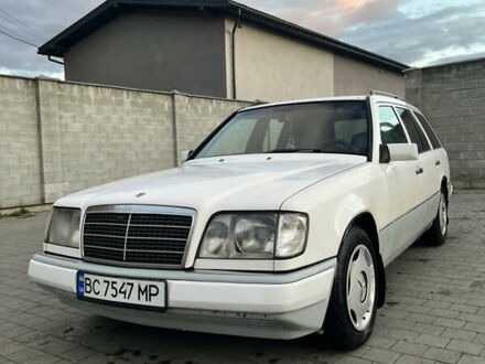 Белый Мерседес Е-Класс, объемом двигателя 3 л и пробегом 48 тыс. км за 3500 $, фото 1 на Automoto.ua