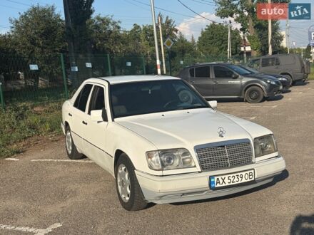 Білий Мерседес Е-Клас, об'ємом двигуна 2 л та пробігом 250 тис. км за 2400 $, фото 1 на Automoto.ua