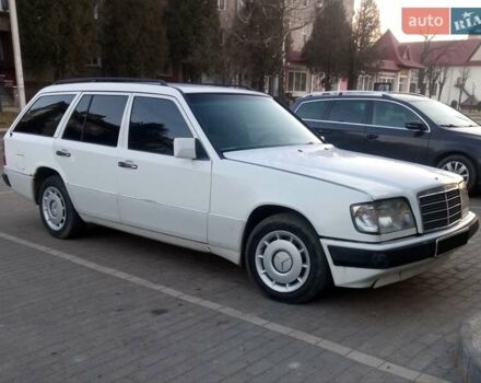 Белый Мерседес Е-Класс, объемом двигателя 2.2 л и пробегом 600 тыс. км за 2650 $, фото 1 на Automoto.ua
