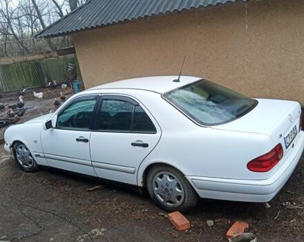 Білий Мерседес Е-Клас, об'ємом двигуна 0 л та пробігом 275 тис. км за 1000 $, фото 1 на Automoto.ua