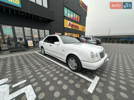Белый Мерседес Е-Класс, объемом двигателя 2.8 л и пробегом 487 тыс. км за 5900 $, фото 1 на Automoto.ua