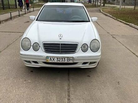 Білий Мерседес Е-Клас, об'ємом двигуна 2 л та пробігом 400 тис. км за 4500 $, фото 1 на Automoto.ua