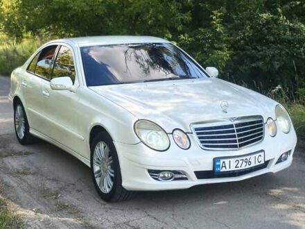 Белый Мерседес Е-Класс, объемом двигателя 2.1 л и пробегом 388 тыс. км за 7500 $, фото 1 на Automoto.ua