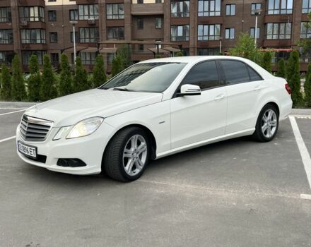 Білий Мерседес Е-Клас, об'ємом двигуна 2.1 л та пробігом 305 тис. км за 10100 $, фото 1 на Automoto.ua