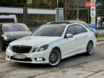 Мерседес Е-Класс 2009 в Одессе на Automoto.ua Белый Мерседес Е-Класс, объемом двигателя 3.5 л и пробегом 167 тыс. км за 13250 $, фото 1 на Automoto.ua