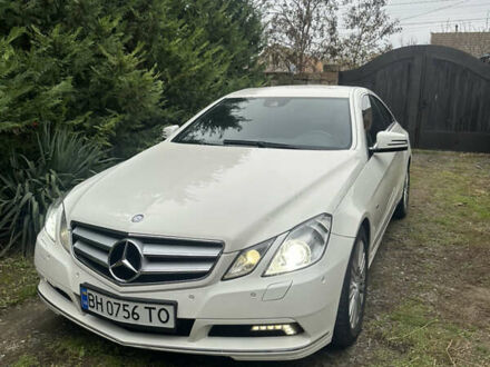 Мерседес Е-Класс 2010 в Сарате на Automoto.ua Белый Мерседес Е-Класс, объемом двигателя 1.8 л и пробегом 181 тыс. км за 10500 $, фото 1 на Automoto.ua