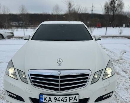 Белый Мерседес Е-Класс, объемом двигателя 2.1 л и пробегом 247 тыс. км за 14000 $, фото 1 на Automoto.ua