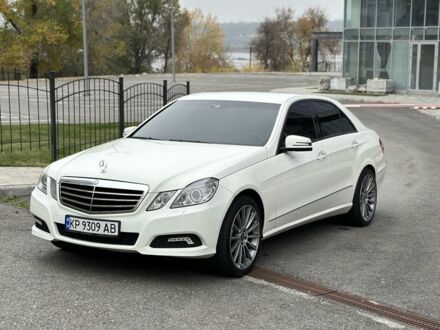 Белый Мерседес Е-Класс, объемом двигателя 3.5 л и пробегом 255 тыс. км за 10500 $, фото 1 на Automoto.ua