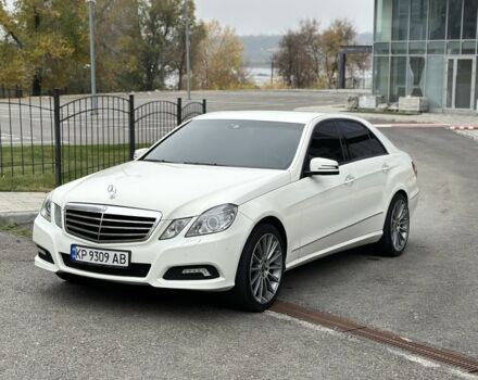 Белый Мерседес Е-Класс, объемом двигателя 3.5 л и пробегом 255 тыс. км за 13000 $, фото 1 на Automoto.ua