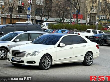Белый Мерседес Е-Класс, объемом двигателя 3.5 л и пробегом 250 тыс. км за 14000 $, фото 1 на Automoto.ua