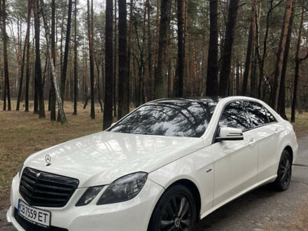 Белый Мерседес Е-Класс, объемом двигателя 2.2 л и пробегом 388 тыс. км за 10500 $, фото 1 на Automoto.ua