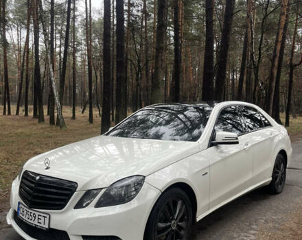 Белый Мерседес Е-Класс, объемом двигателя 2.2 л и пробегом 388 тыс. км за 10500 $, фото 1 на Automoto.ua