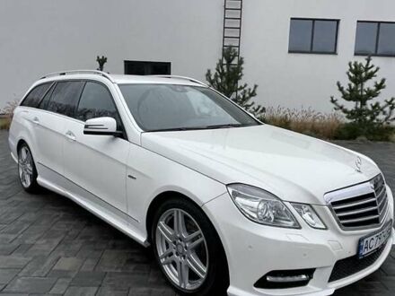 Белый Мерседес Е-Класс, объемом двигателя 3 л и пробегом 289 тыс. км за 12483 $, фото 1 на Automoto.ua