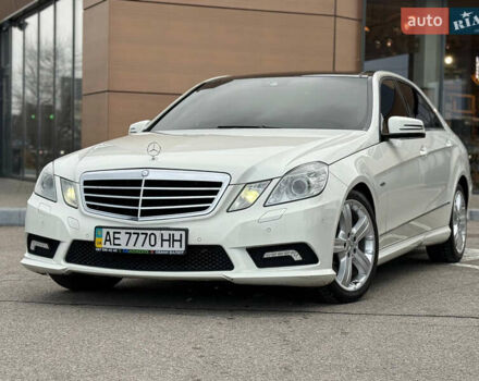 Белый Мерседес Е-Класс, объемом двигателя 1.8 л и пробегом 130 тыс. км за 12999 $, фото 1 на Automoto.ua