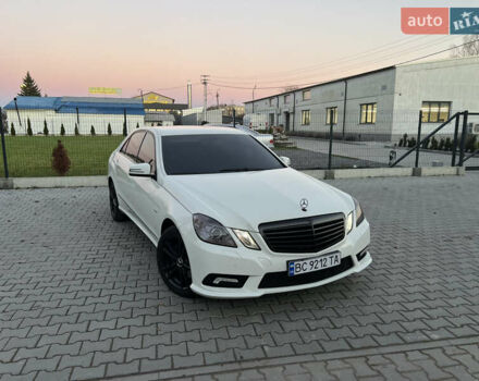 Белый Мерседес Е-Класс, объемом двигателя 2.14 л и пробегом 283 тыс. км за 13900 $, фото 1 на Automoto.ua