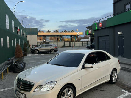 Мерседес Е-Класс 2011 в Черновцах на Automoto.ua Белый Мерседес Е-Класс, объемом двигателя 2.14 л и пробегом 200 тыс. км за 14000 $, фото 1 на Automoto.ua