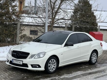 Белый Мерседес Е-Класс, объемом двигателя 3 л и пробегом 294 тыс. км за 13600 $, фото 1 на Automoto.ua