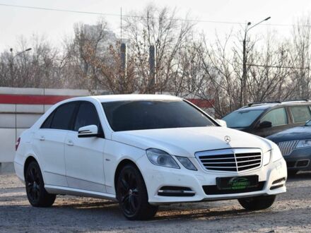 Белый Мерседес Е-Класс, объемом двигателя 2.2 л и пробегом 276 тыс. км за 12200 $, фото 1 на Automoto.ua