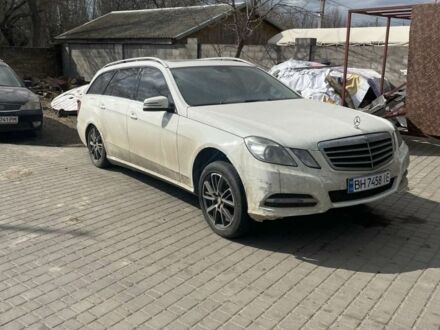 Белый Мерседес Е-Класс, объемом двигателя 2.1 л и пробегом 280 тыс. км за 6250 $, фото 1 на Automoto.ua