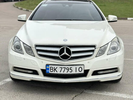 Мерседес Е-Класс 2011 в Ровно на Automoto.ua Белый Мерседес Е-Класс, объемом двигателя 1.8 л и пробегом 195 тыс. км за 11300 $, фото 1 на Automoto.ua