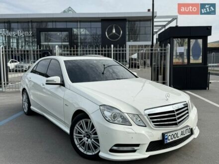 Белый Мерседес Е-Класс, объемом двигателя 2.2 л и пробегом 290 тыс. км за 11500 $, фото 1 на Automoto.ua
