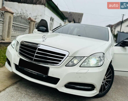 Белый Мерседес Е-Класс, объемом двигателя 2.2 л и пробегом 331 тыс. км за 11700 $, фото 1 на Automoto.ua