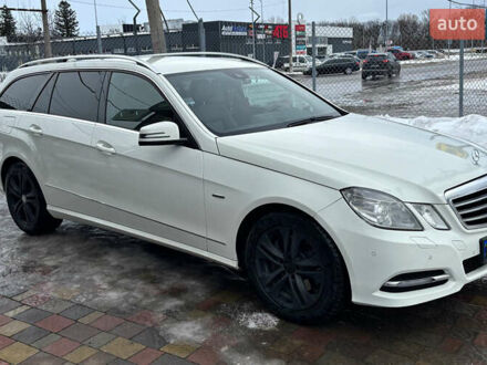 Белый Мерседес Е-Класс, объемом двигателя 2.14 л и пробегом 290 тыс. км за 13200 $, фото 1 на Automoto.ua