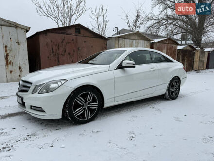 Белый Мерседес Е-Класс, объемом двигателя 2.2 л и пробегом 158 тыс. км за 13300 $, фото 1 на Automoto.ua