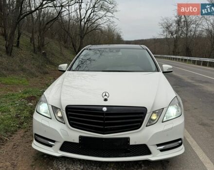 Белый Мерседес Е-Класс, объемом двигателя 2.99 л и пробегом 312 тыс. км за 13000 $, фото 1 на Automoto.ua