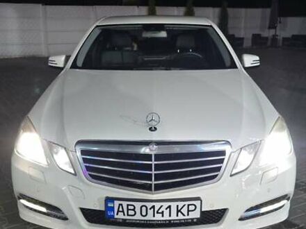 Мерседес Е-Класс 2012 в Хмельнике на Automoto.ua Белый Мерседес Е-Класс, объемом двигателя 1.8 л и пробегом 254 тыс. км за 15999 $, фото 1 на Automoto.ua
