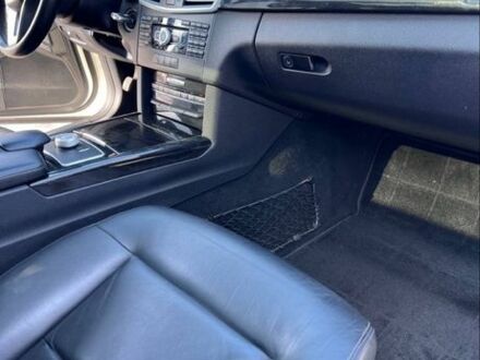 Білий Мерседес Е-Клас, об'ємом двигуна 3 л та пробігом 312 тис. км за 12000 $, фото 1 на Automoto.ua