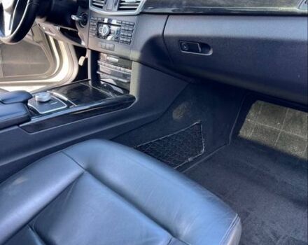 Белый Мерседес Е-Класс, объемом двигателя 3 л и пробегом 312 тыс. км за 12000 $, фото 1 на Automoto.ua