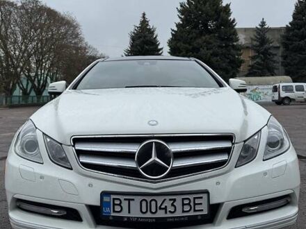 Белый Мерседес Е-Класс, объемом двигателя 3.5 л и пробегом 123 тыс. км за 21000 $, фото 1 на Automoto.ua