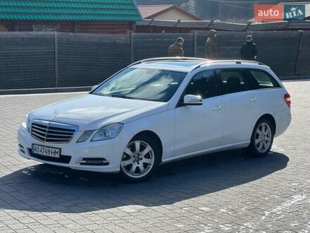 Мерседес Е-Класс 2012 в Хусте на Automoto.ua Белый Мерседес Е-Класс, объемом двигателя 2.2 л и пробегом 400 тыс. км за 10800 $, фото 1 на Automoto.ua