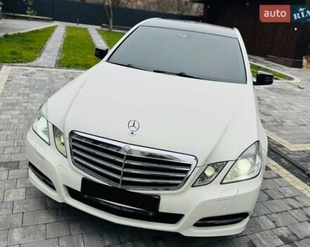 Белый Мерседес Е-Класс, объемом двигателя 2.2 л и пробегом 227 тыс. км за 12700 $, фото 1 на Automoto.ua