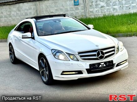 Мерседес Е-Клас 2012 у Києві на Automoto.ua Білий Мерседес Е-Клас, об'ємом двигуна 18 л та пробігом 205 тис. км за 11800 $, фото 1 на Automoto.ua