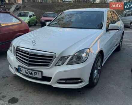 Белый Мерседес Е-Класс, объемом двигателя 2.14 л и пробегом 260 тыс. км за 15000 $, фото 1 на Automoto.ua