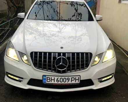 Белый Мерседес Е-Класс, объемом двигателя 1.8 л и пробегом 220 тыс. км за 15000 $, фото 1 на Automoto.ua