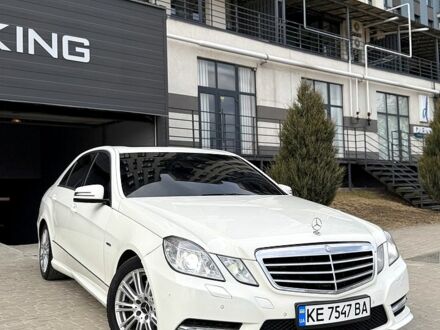 Белый Мерседес Е-Класс, объемом двигателя 2.1 л и пробегом 345 тыс. км за 13500 $, фото 1 на Automoto.ua