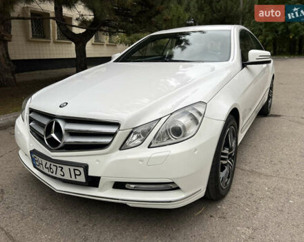 Білий Мерседес Е-Клас, об'ємом двигуна 2.2 л та пробігом 158 тис. км за 13000 $, фото 1 на Automoto.ua