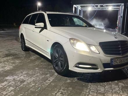 Белый Мерседес Е-Класс, объемом двигателя 2.1 л и пробегом 292 тыс. км за 11899 $, фото 1 на Automoto.ua