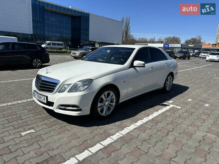 Мерседес Е-Класс 2012 в Одессе на Automoto.ua Белый Мерседес Е-Класс, объемом двигателя 2.14 л и пробегом 168 тыс. км за 14800 $, фото 1 на Automoto.ua