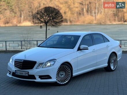 Белый Мерседес Е-Класс, объемом двигателя 2.2 л и пробегом 276 тыс. км за 12800 $, фото 1 на Automoto.ua