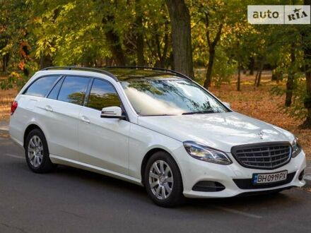 Мерседес Е-Класс 2013 в Одессе на Automoto.ua Белый Мерседес Е-Класс, объемом двигателя 2.14 л и пробегом 390 тыс. км за 15000 $, фото 1 на Automoto.ua