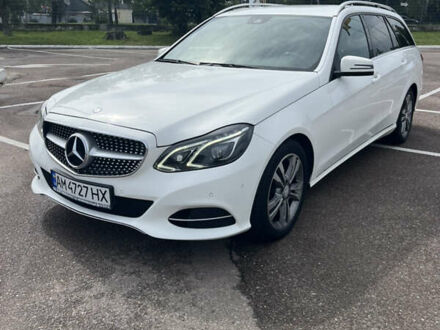 Мерседес Е-Класс 2013 в Житомире на Automoto.ua Белый Мерседес Е-Класс, объемом двигателя 2.14 л и пробегом 348 тыс. км за 12700 $, фото 1 на Automoto.ua