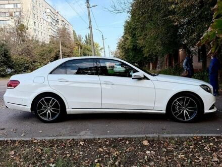 Белый Мерседес Е-Класс, объемом двигателя 2.14 л и пробегом 333 тыс. км за 17500 $, фото 1 на Automoto.ua