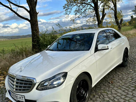Белый Мерседес Е-Класс, объемом двигателя 2.1 л и пробегом 200 тыс. км за 17000 $, фото 1 на Automoto.ua