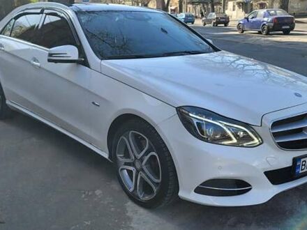 Мерседес Е-Класс 2015 в Одессе на Automoto.ua Белый Мерседес Е-Класс, объемом двигателя 2.1 л и пробегом 229 тыс. км за 22000 $, фото 1 на Automoto.ua