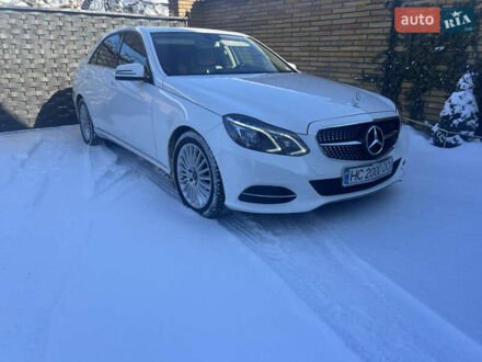 Белый Мерседес Е-Класс, объемом двигателя 2.5 л и пробегом 165 тыс. км за 19999 $, фото 1 на Automoto.ua