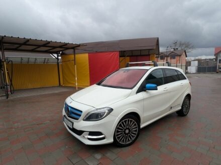 Білий Мерседес Е-Клас, об'ємом двигуна 0 л та пробігом 125 тис. км за 10200 $, фото 1 на Automoto.ua